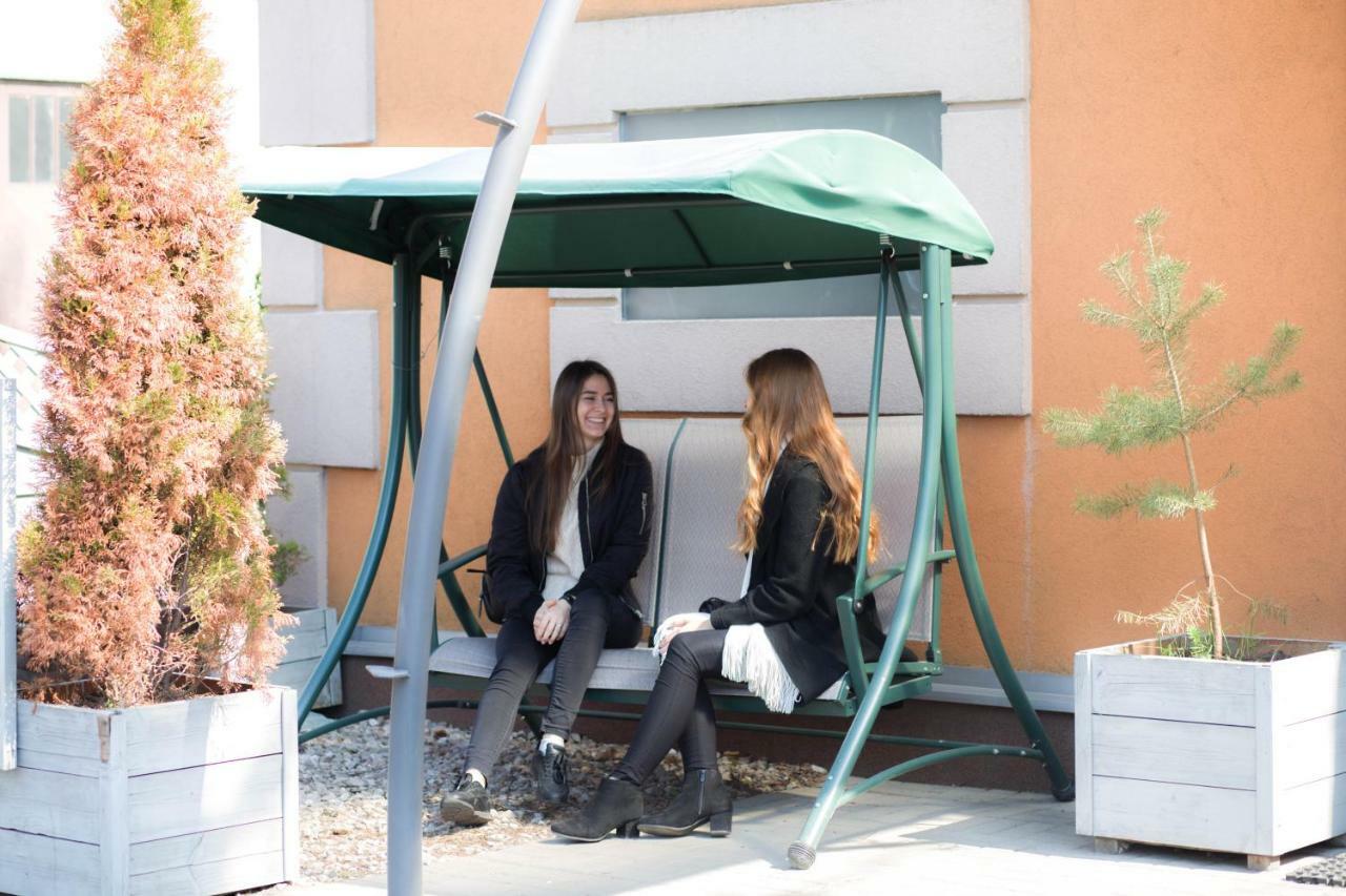 Hotelik Okecie 39 - Nocleg I Parking Blisko Lotnisko Okecie Varşova Dış mekan fotoğraf