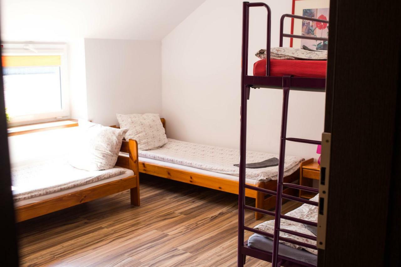 Hotelik Okecie 39 - Nocleg I Parking Blisko Lotnisko Okecie Varşova Dış mekan fotoğraf